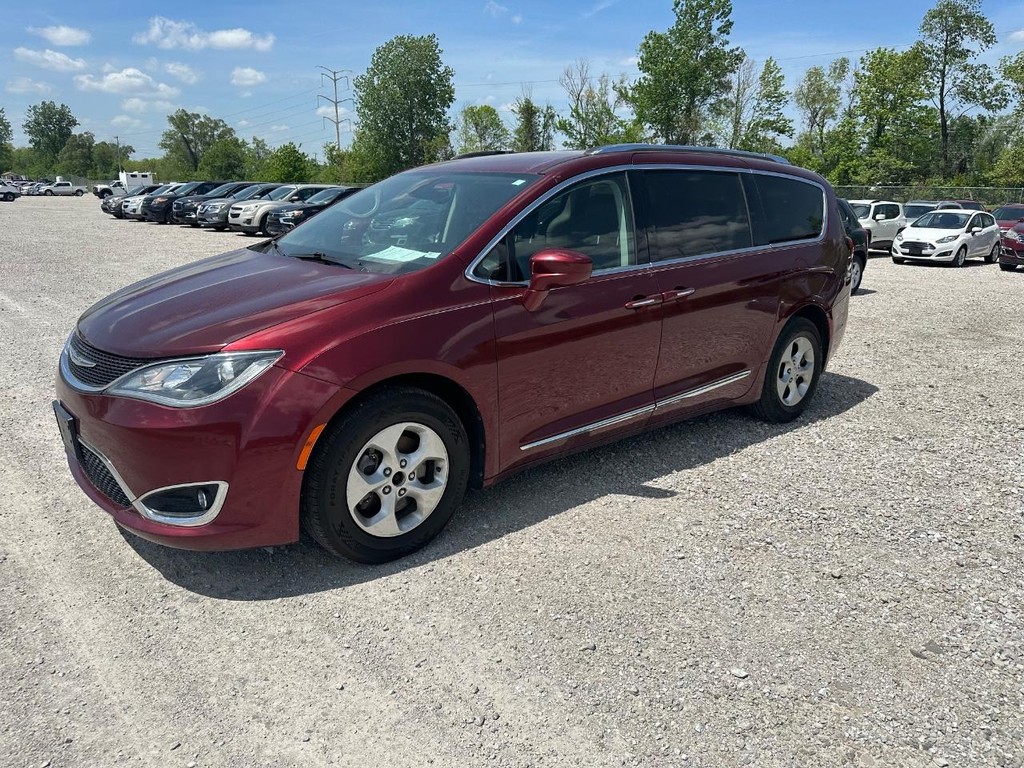 Chrysler Pacifica Vehicle Full-screen Gallery Image 4