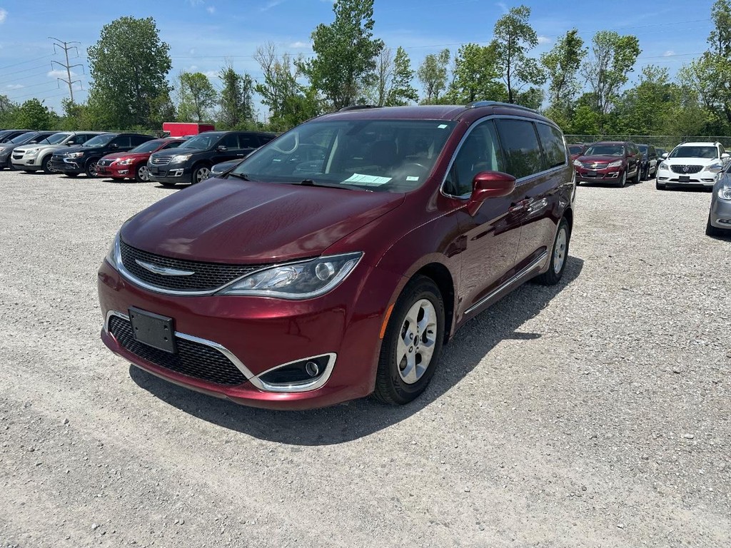 Chrysler Pacifica Vehicle Full-screen Gallery Image 13