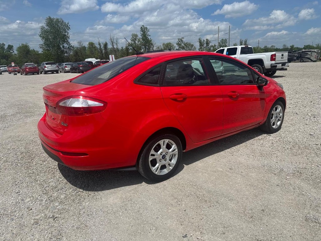Ford Fiesta Sedan Vehicle Full-screen Gallery Image 3