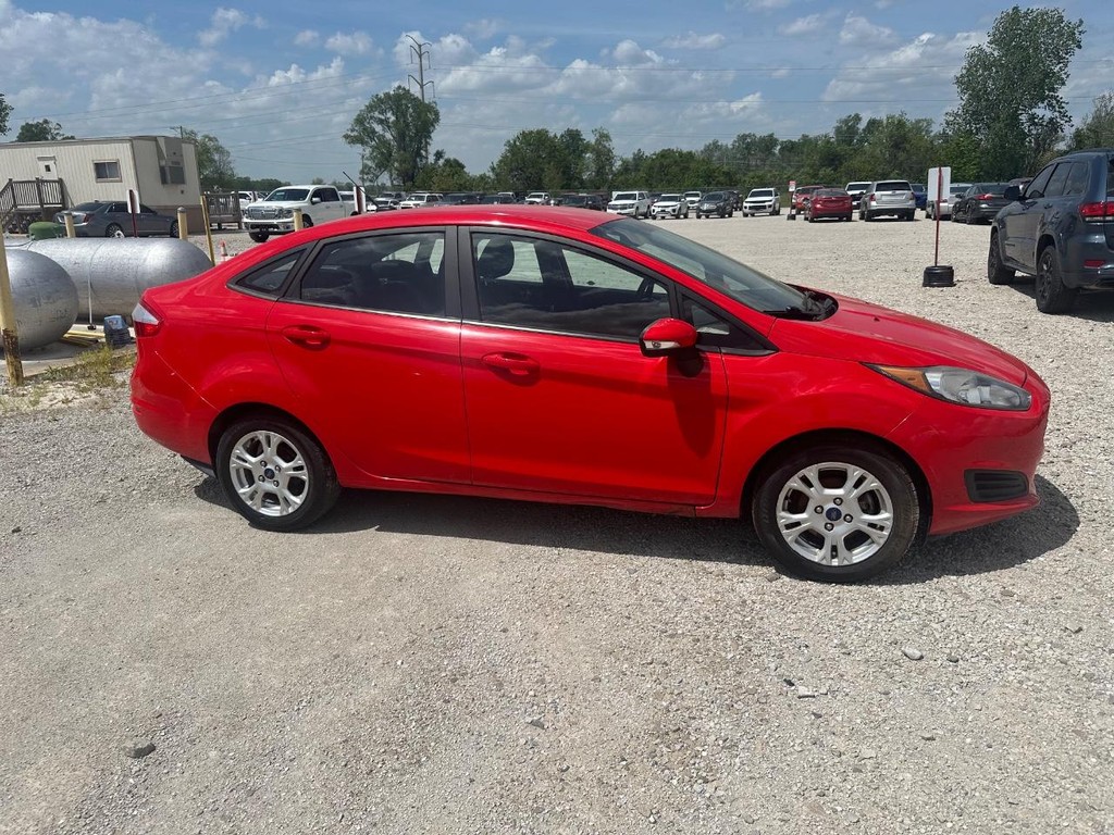 Ford Fiesta Sedan Vehicle Full-screen Gallery Image 4