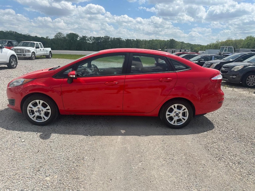 Ford Fiesta Sedan Vehicle Full-screen Gallery Image 5