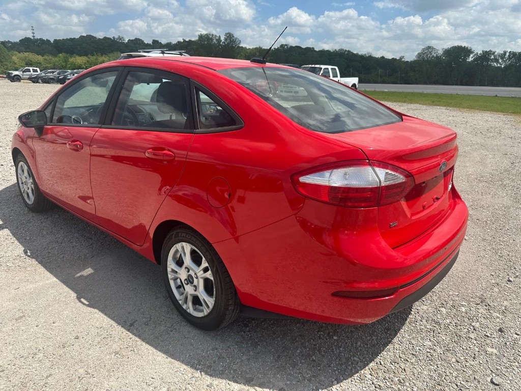 Ford Fiesta Sedan Vehicle Full-screen Gallery Image 6