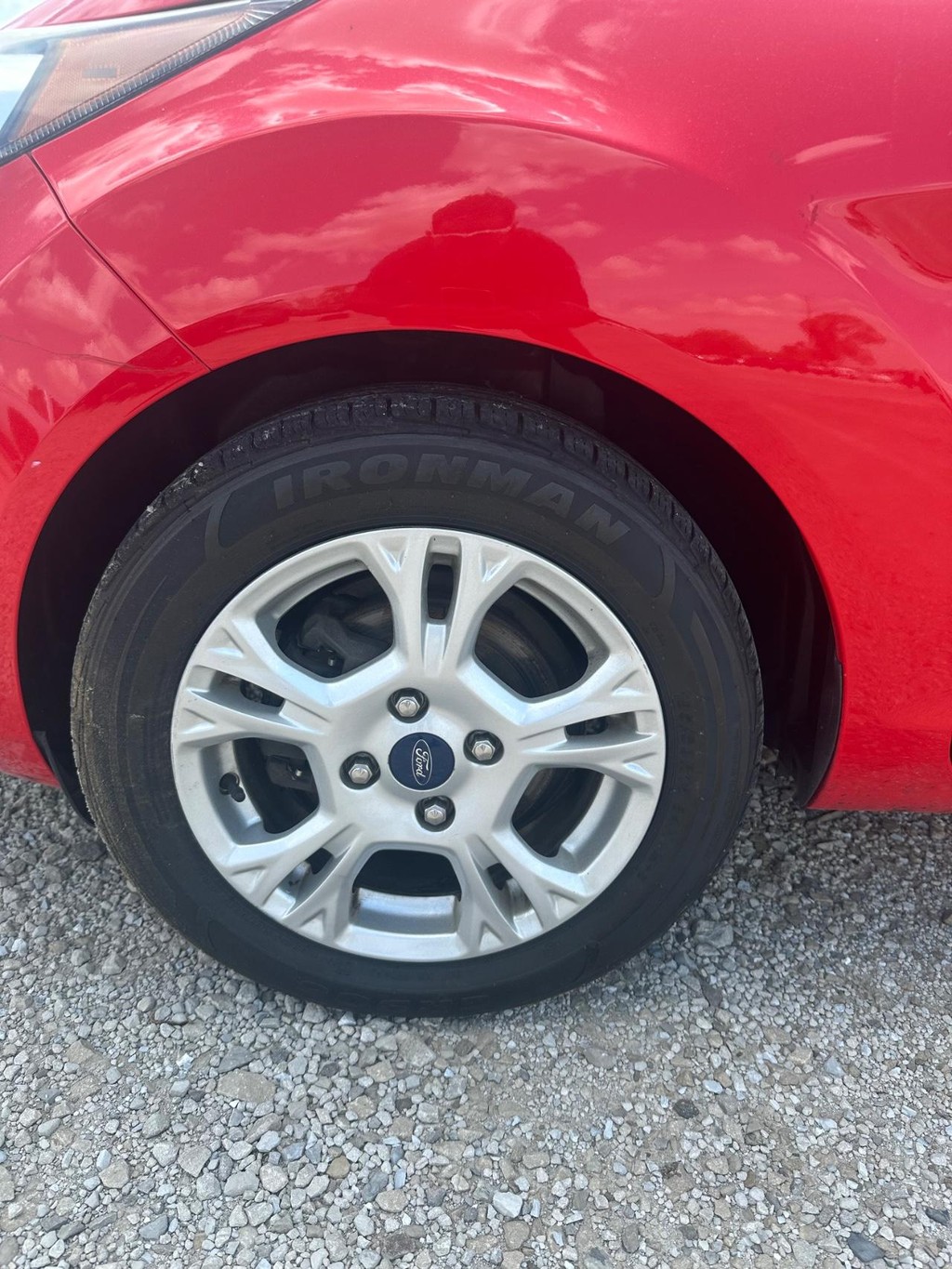 Ford Fiesta Sedan Vehicle Full-screen Gallery Image 8