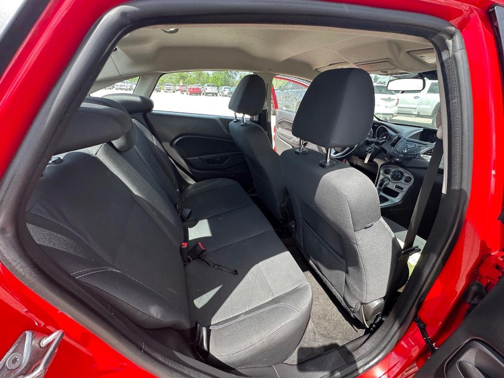 Ford Fiesta Sedan Vehicle Full-screen Gallery Image 11