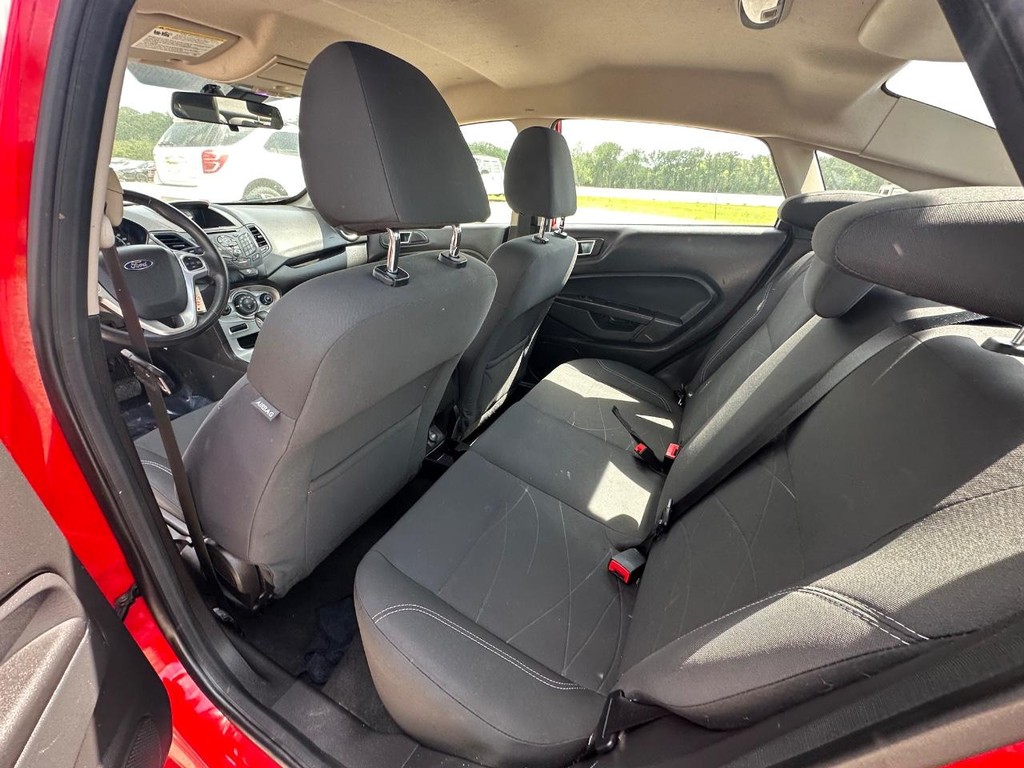 Ford Fiesta Sedan Vehicle Full-screen Gallery Image 12