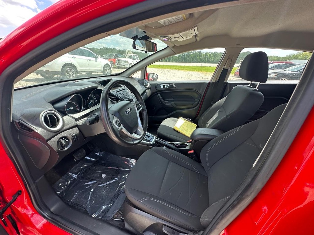 Ford Fiesta Sedan Vehicle Full-screen Gallery Image 13