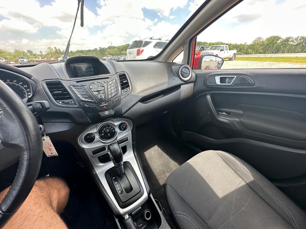 Ford Fiesta Sedan Vehicle Full-screen Gallery Image 14