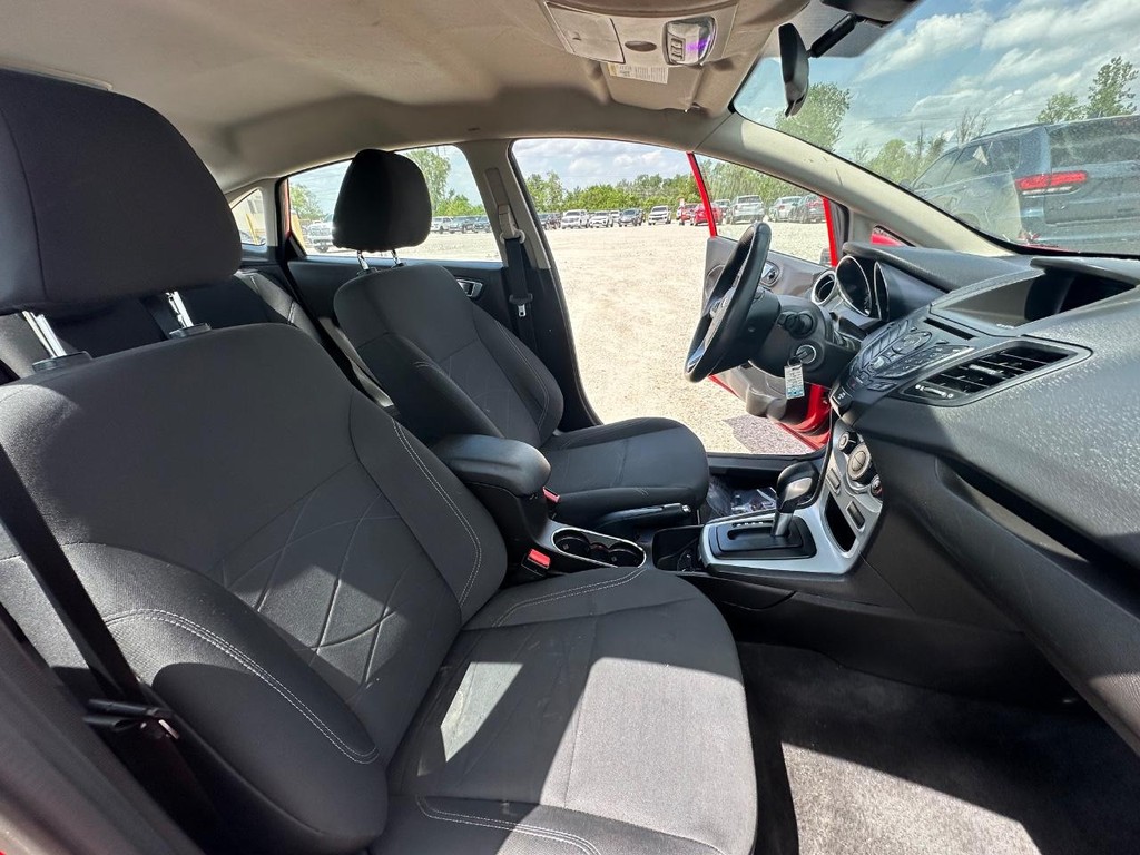 Ford Fiesta Sedan Vehicle Full-screen Gallery Image 16