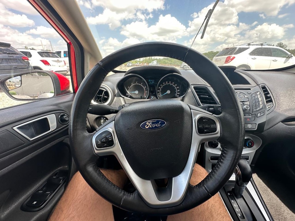 Ford Fiesta Sedan Vehicle Full-screen Gallery Image 17