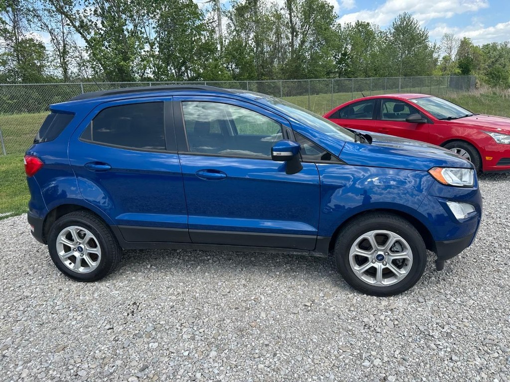 Ford EcoSport Vehicle Full-screen Gallery Image 2