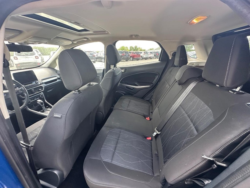 Ford EcoSport Vehicle Full-screen Gallery Image 9