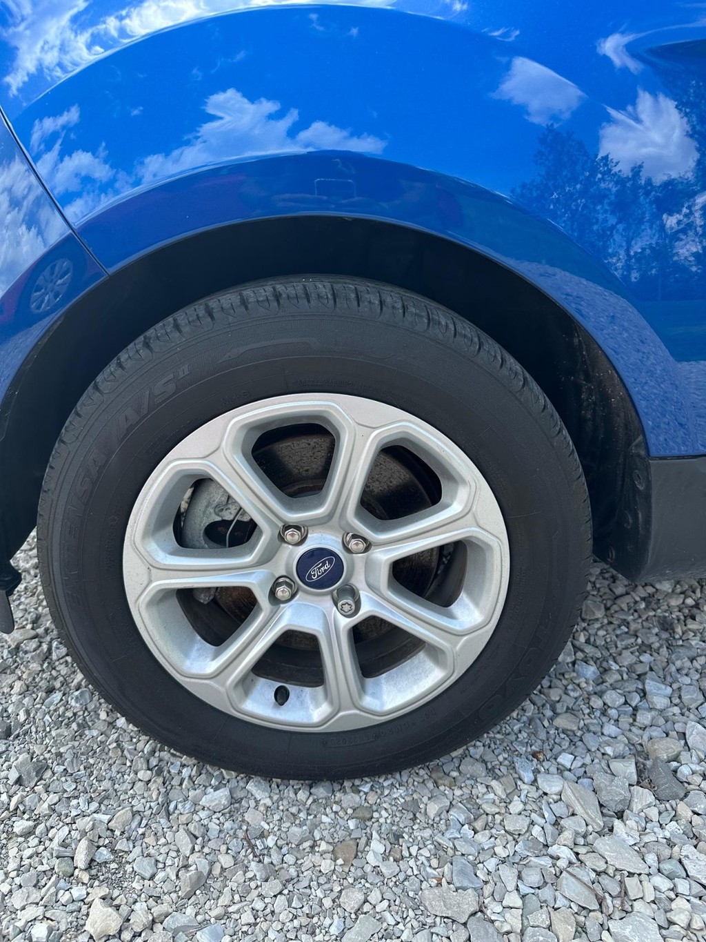Ford EcoSport Vehicle Full-screen Gallery Image 10