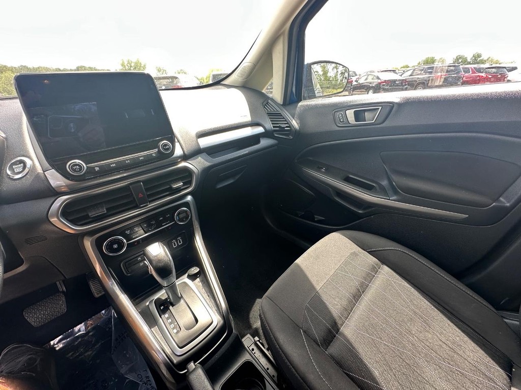Ford EcoSport Vehicle Full-screen Gallery Image 16