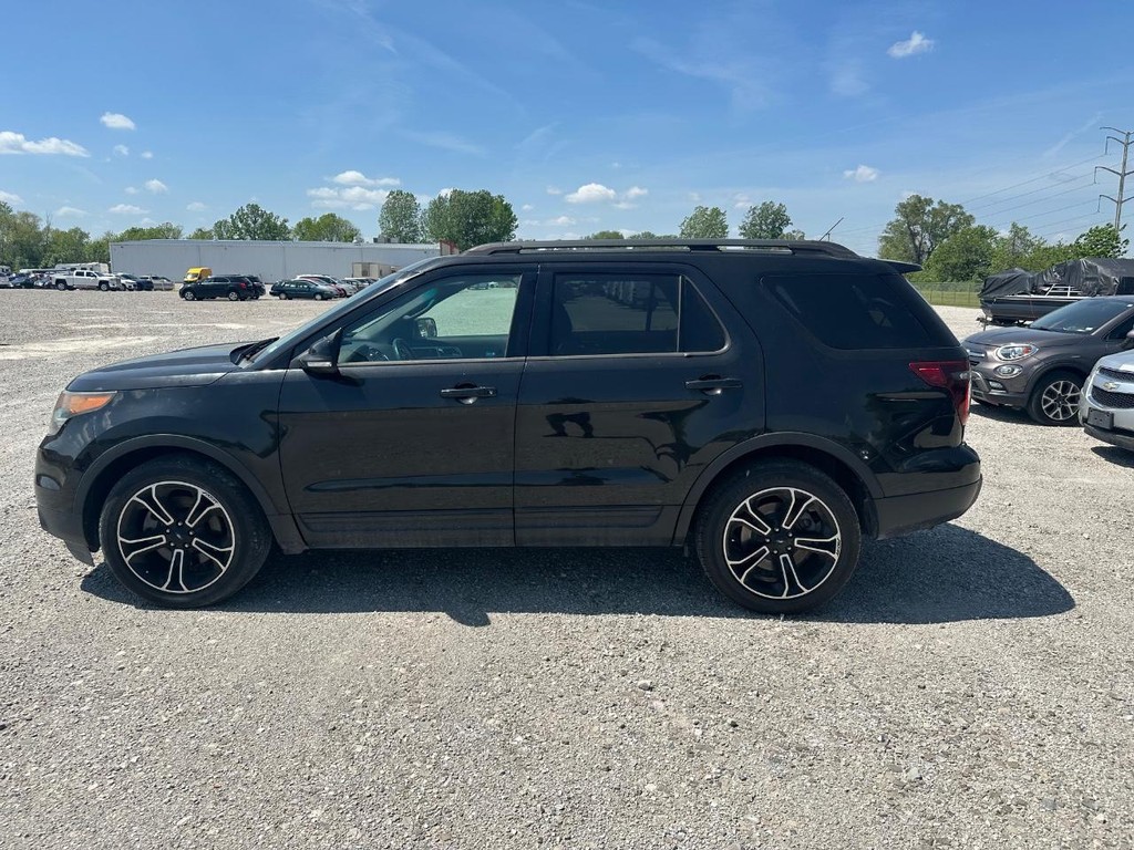 Ford Explorer Vehicle Full-screen Gallery Image 6