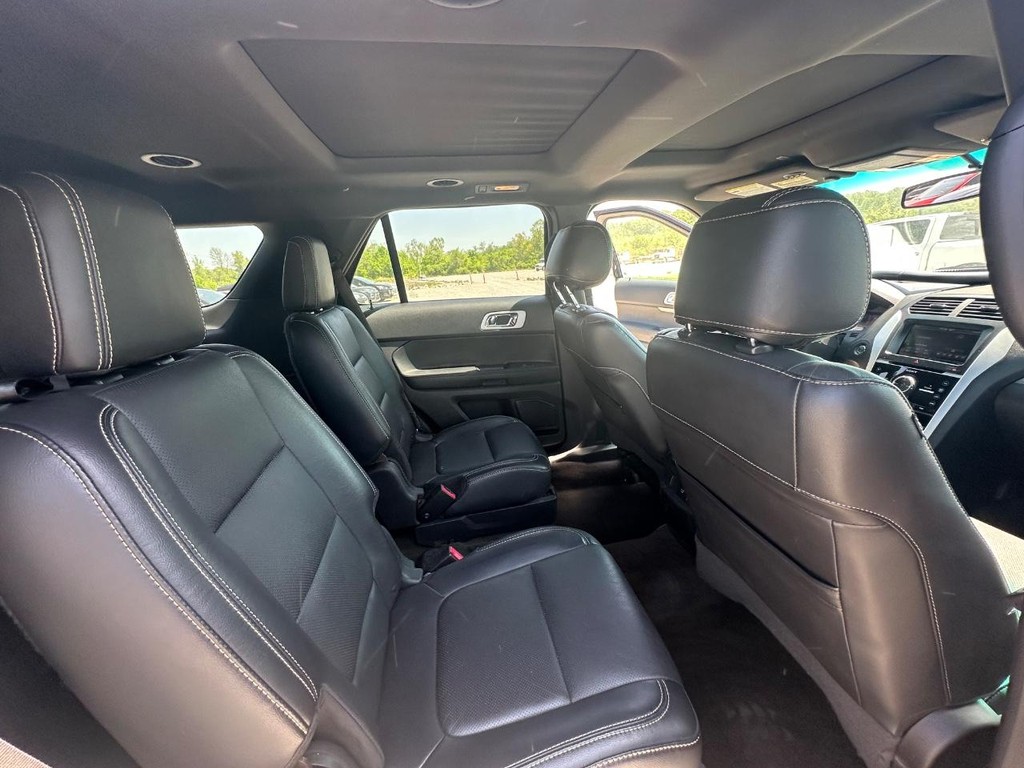 Ford Explorer Vehicle Full-screen Gallery Image 9