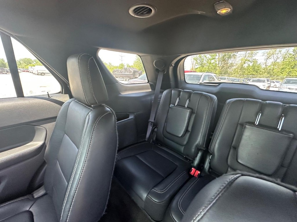 Ford Explorer Vehicle Full-screen Gallery Image 10