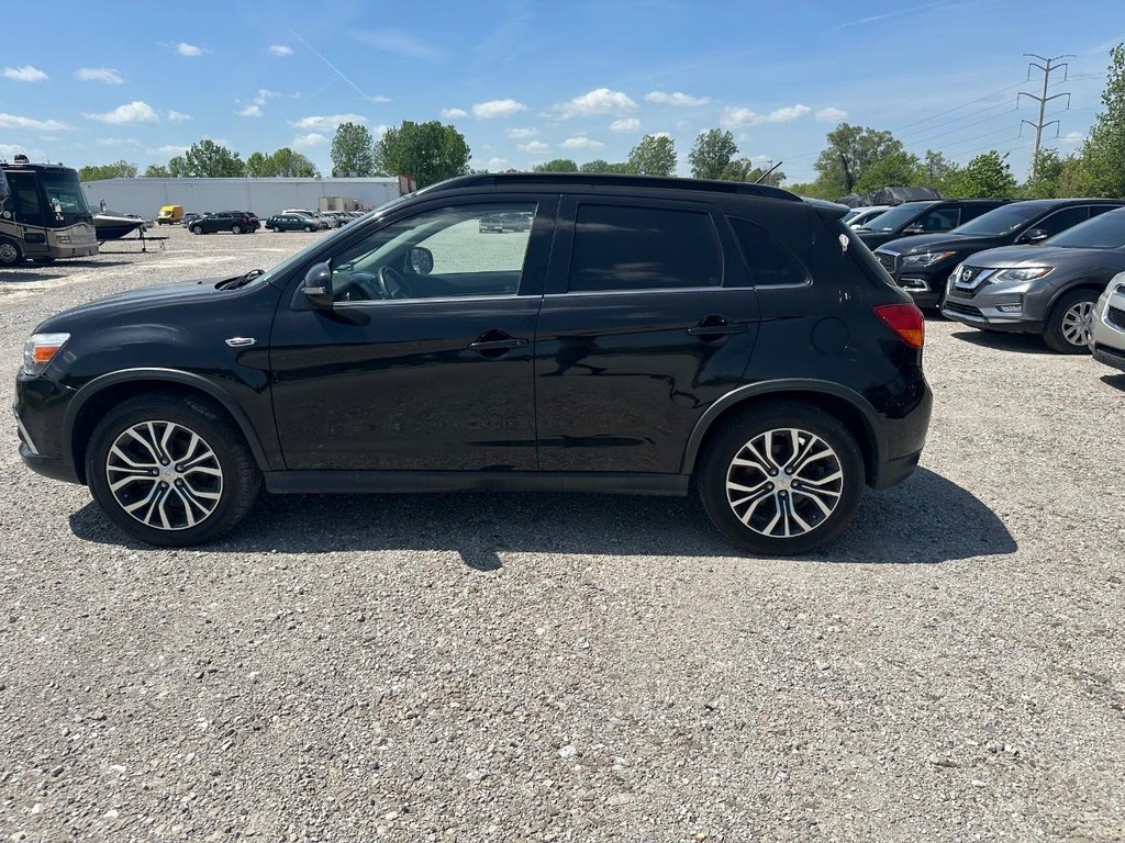 Mitsubishi Outlander Sport Vehicle Full-screen Gallery Image 4
