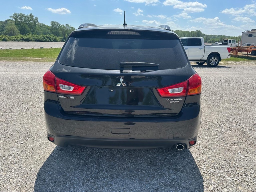 Mitsubishi Outlander Sport Vehicle Full-screen Gallery Image 6