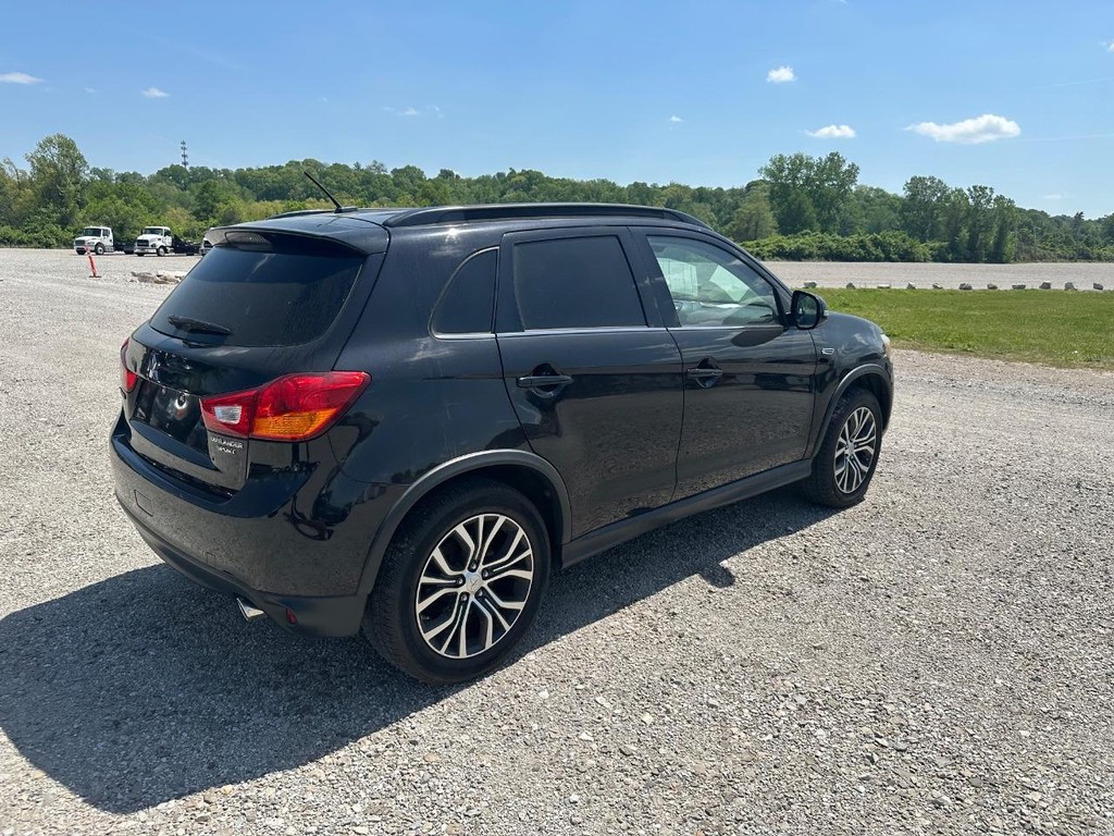 Mitsubishi Outlander Sport Vehicle Full-screen Gallery Image 7