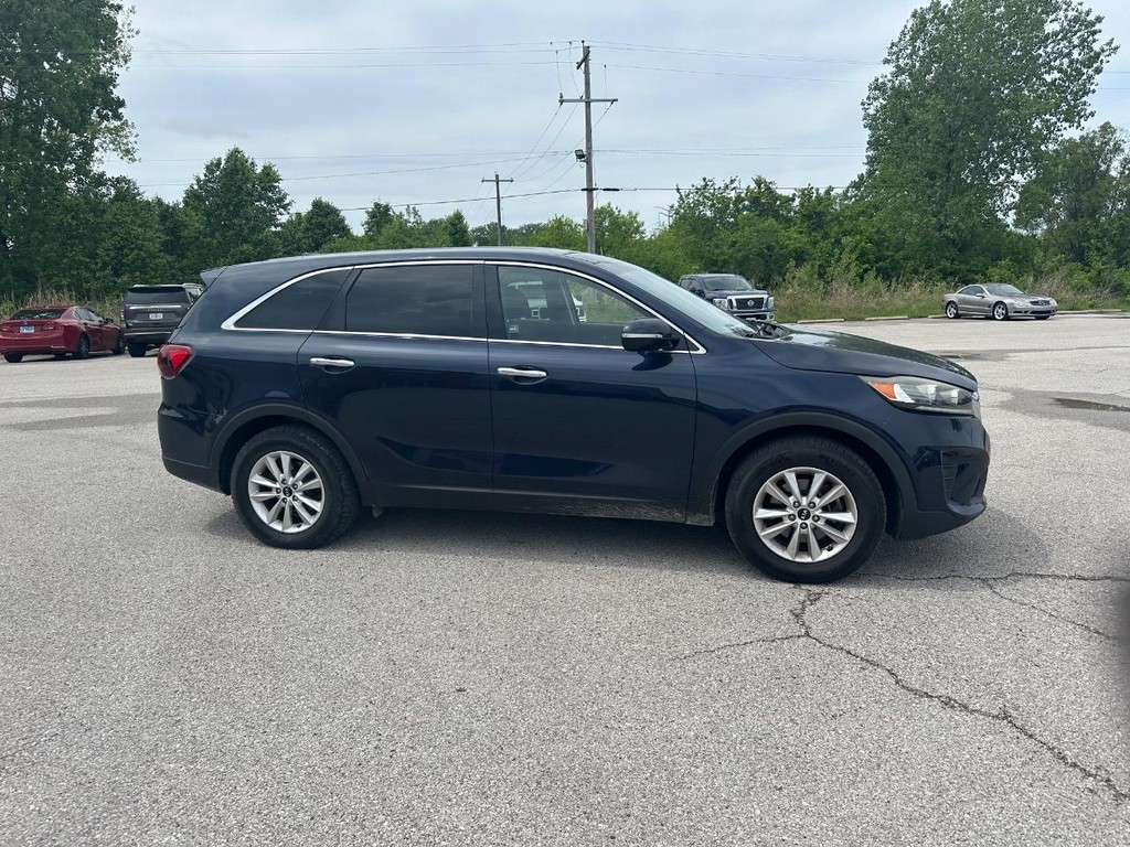 Kia Sorento Vehicle Full-screen Gallery Image 2