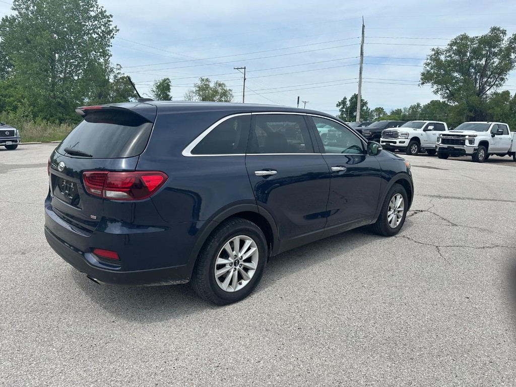 Kia Sorento Vehicle Full-screen Gallery Image 3