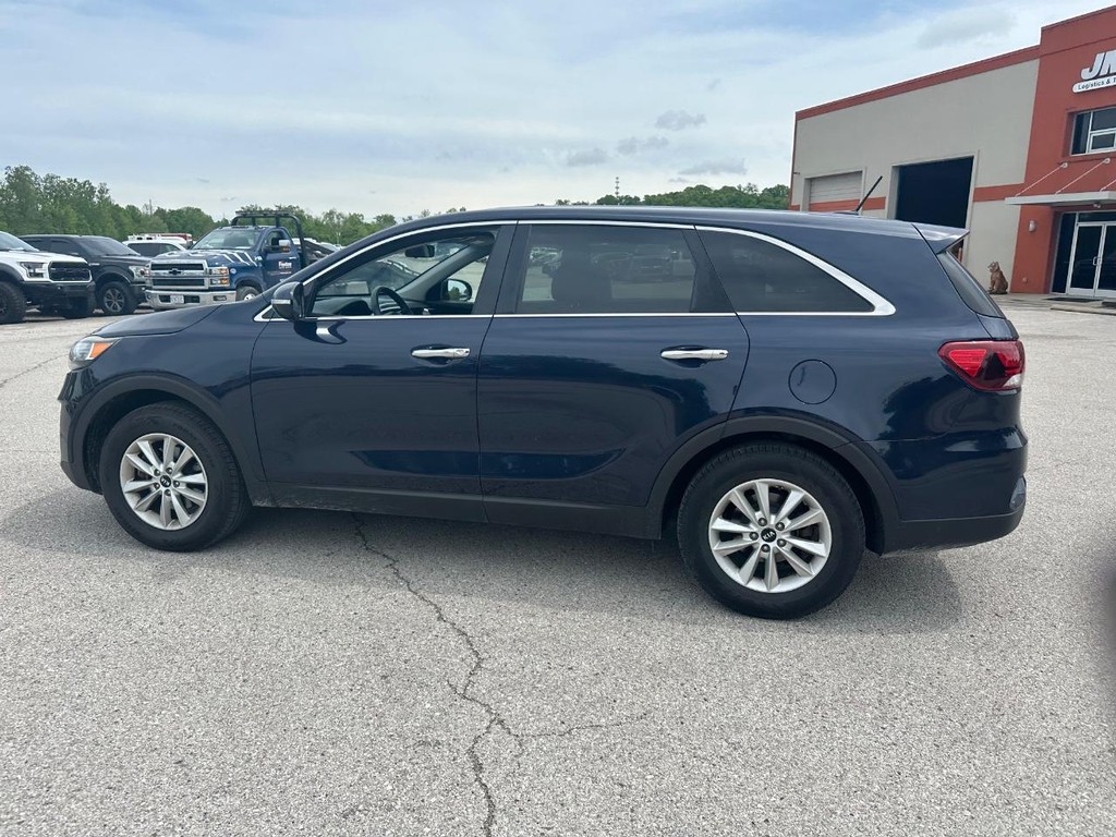 Kia Sorento Vehicle Full-screen Gallery Image 4