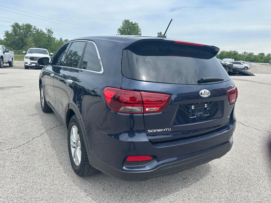 Kia Sorento Vehicle Full-screen Gallery Image 5