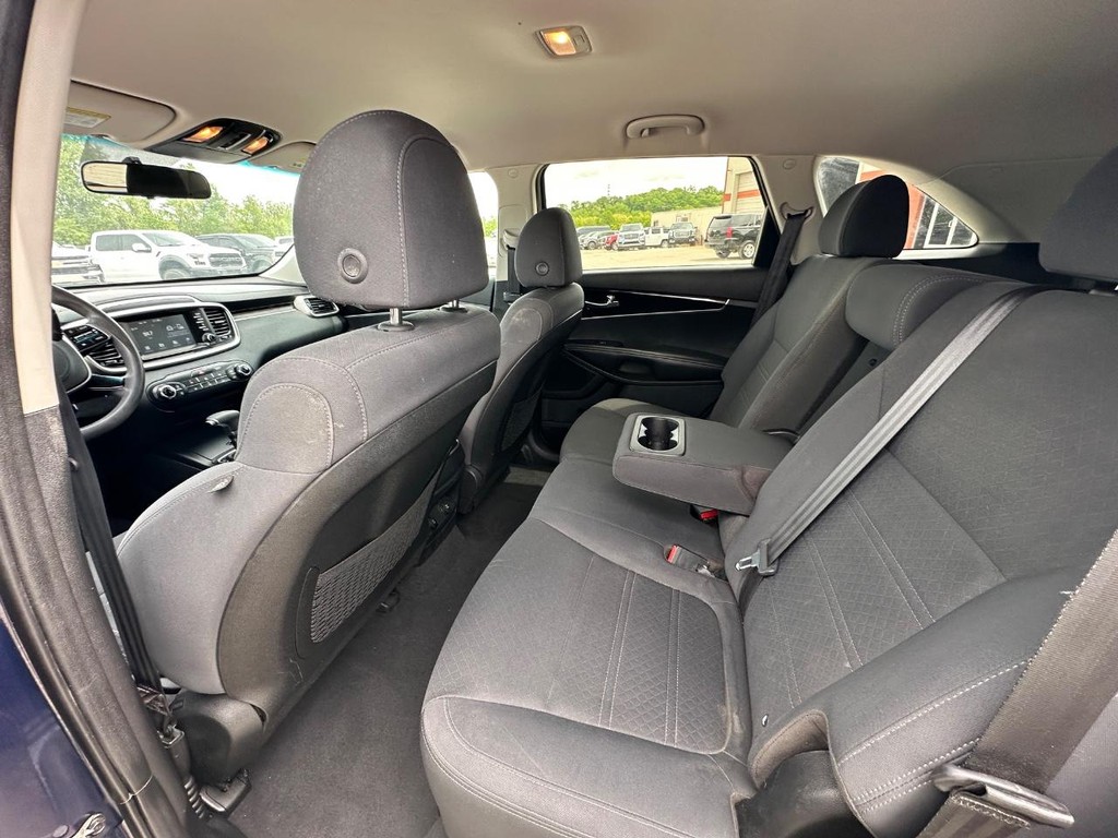 Kia Sorento Vehicle Full-screen Gallery Image 11