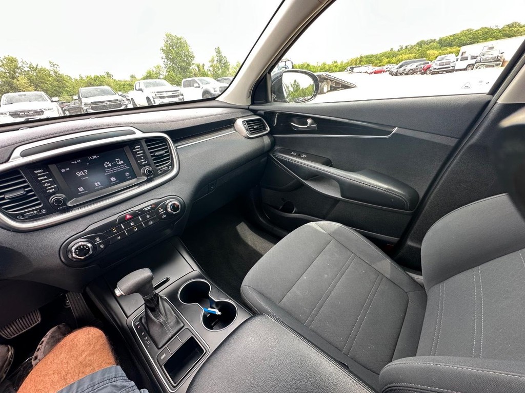 Kia Sorento Vehicle Full-screen Gallery Image 13