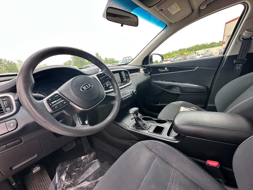Kia Sorento Vehicle Full-screen Gallery Image 15