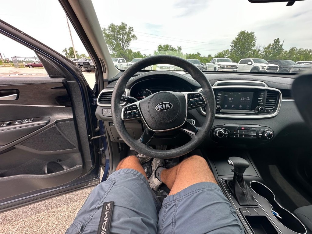 Kia Sorento Vehicle Full-screen Gallery Image 16