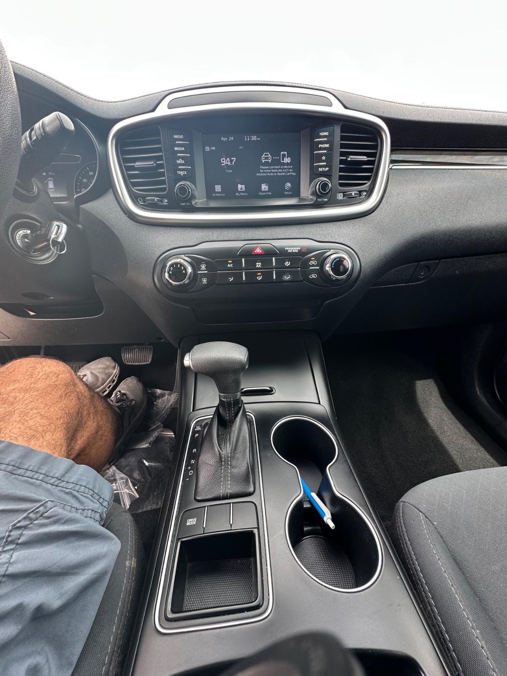 Kia Sorento Vehicle Full-screen Gallery Image 18