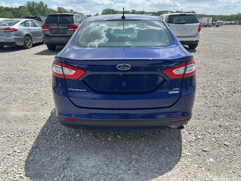 Ford Fusion Vehicle Full-screen Gallery Image 4