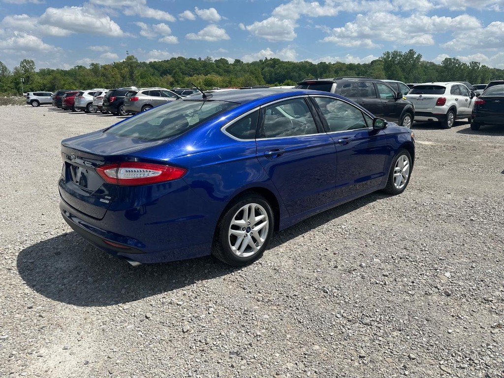 Ford Fusion Vehicle Full-screen Gallery Image 5