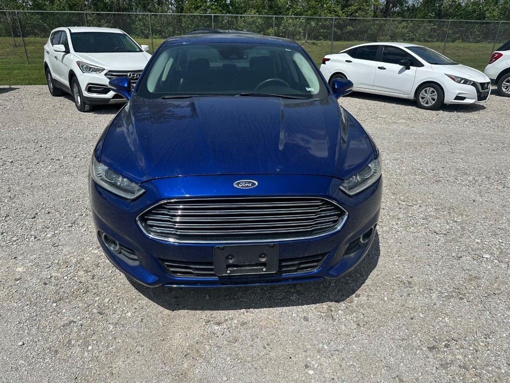 Ford Fusion Vehicle Full-screen Gallery Image 6