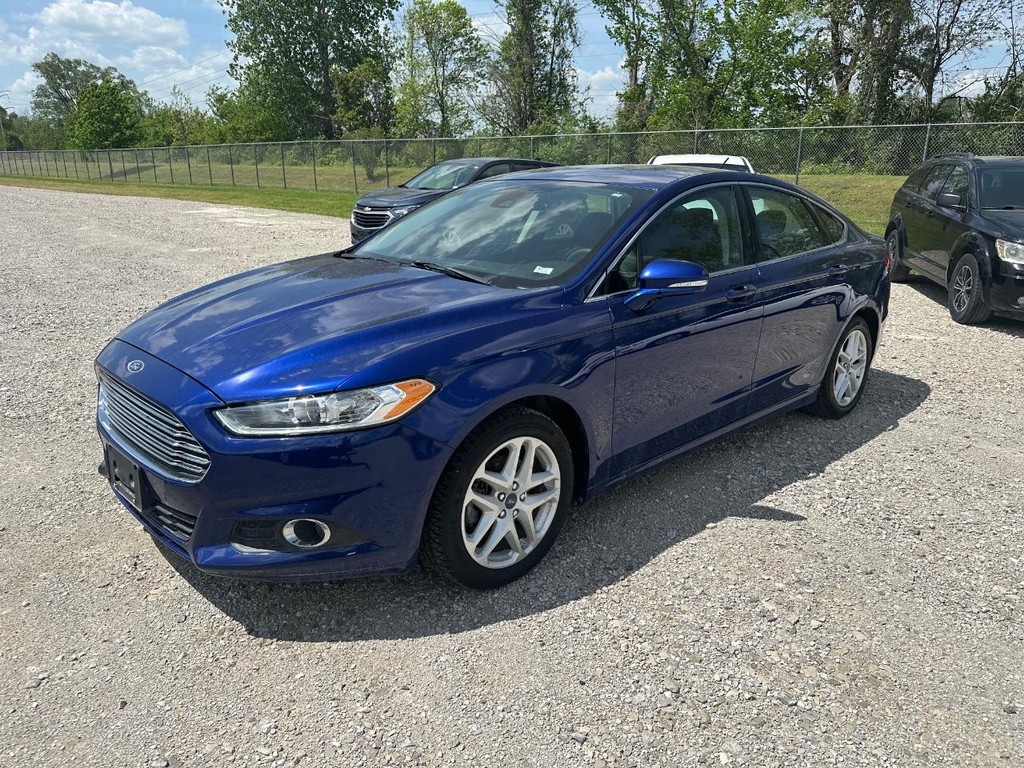 Ford Fusion Vehicle Full-screen Gallery Image 7