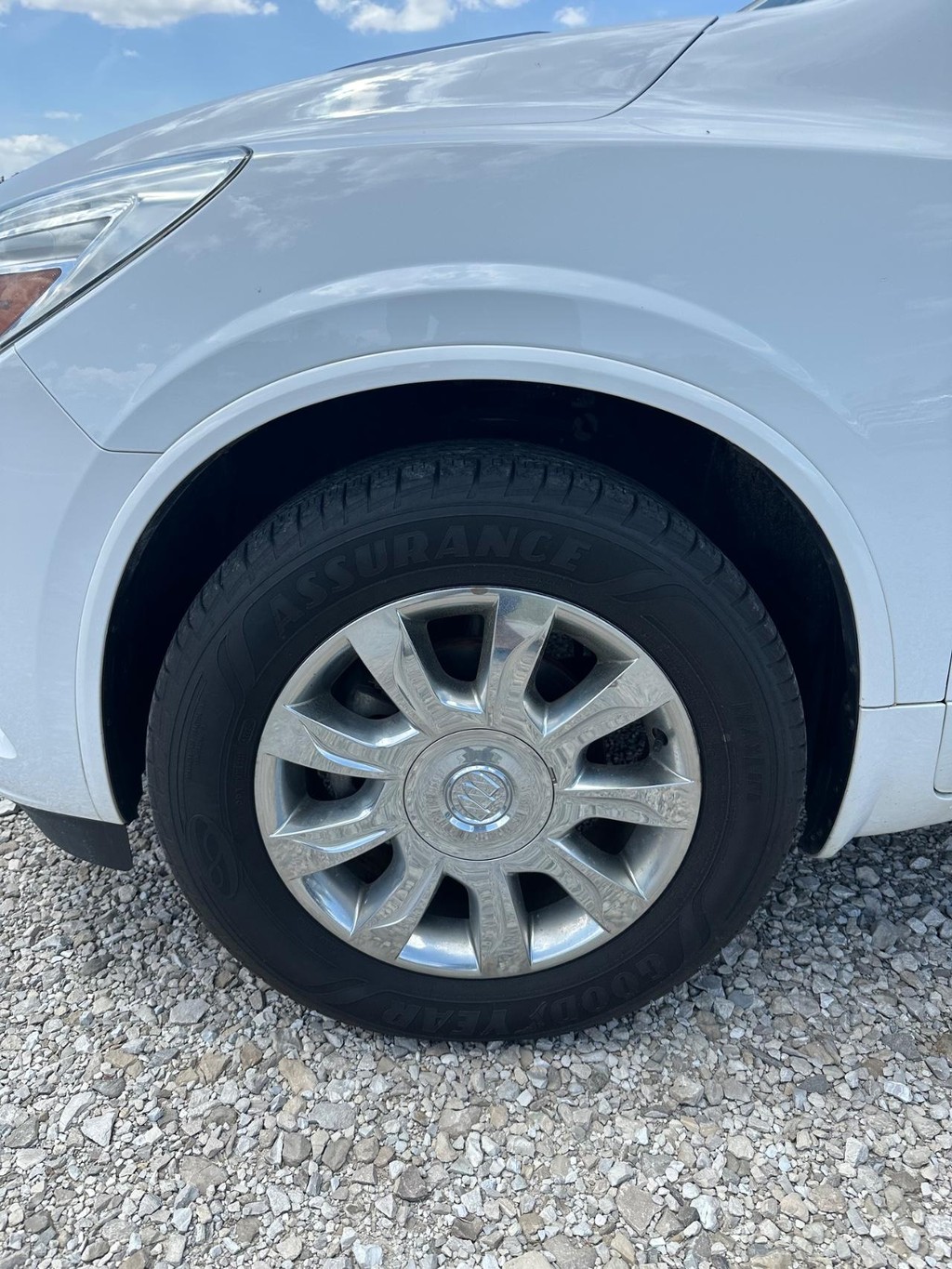 Buick Enclave Vehicle Full-screen Gallery Image 06