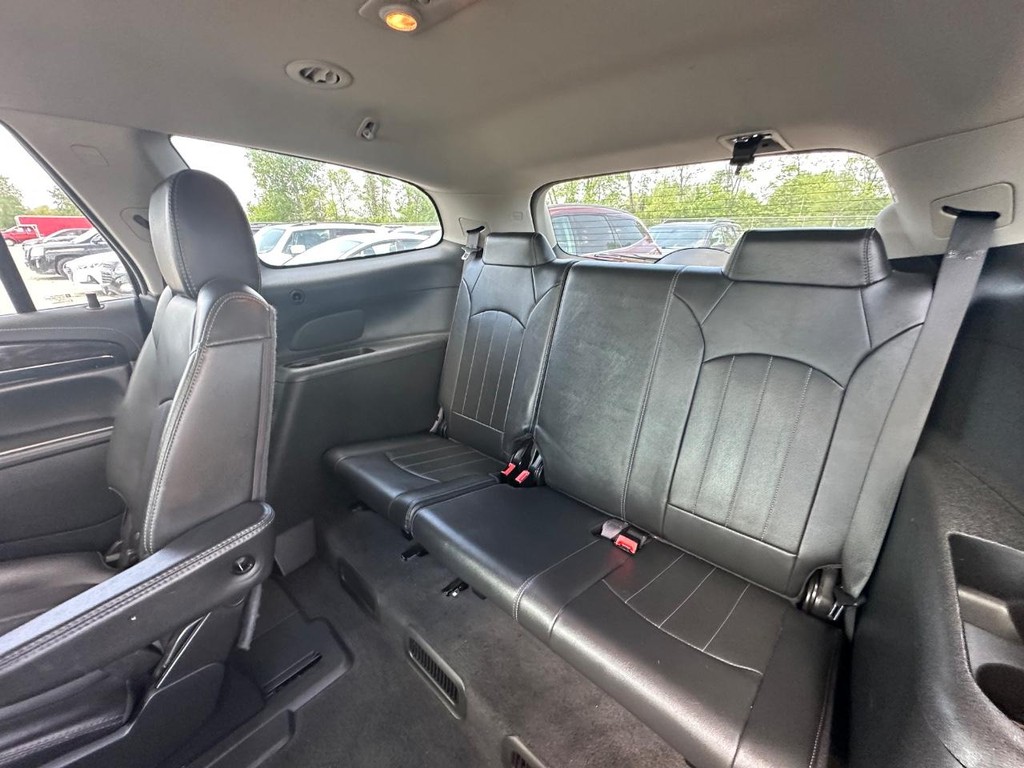 Buick Enclave Vehicle Full-screen Gallery Image 14