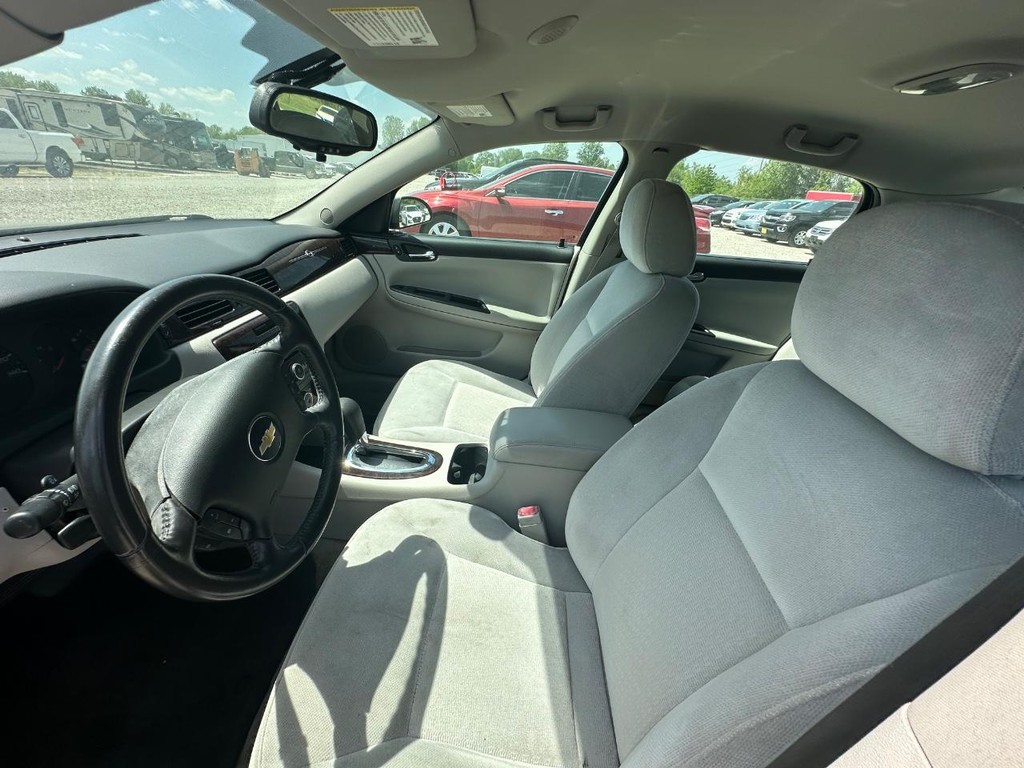 Chevrolet Impala Limited Vehicle Full-screen Gallery Image 10