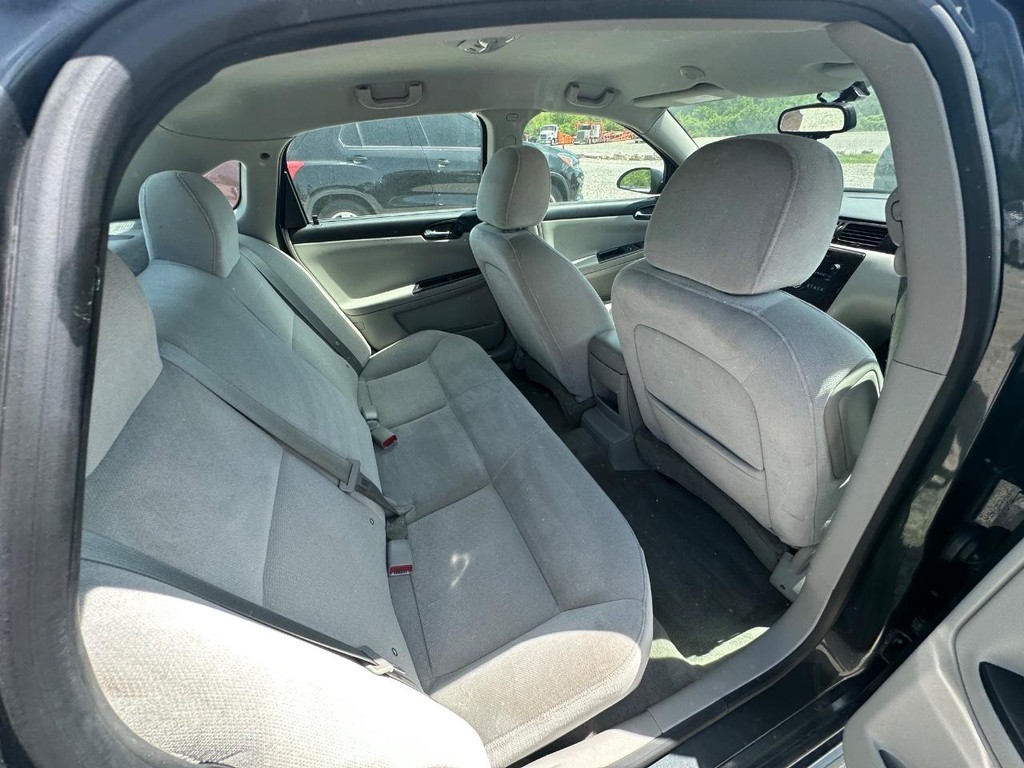 Chevrolet Impala Limited Vehicle Full-screen Gallery Image 12