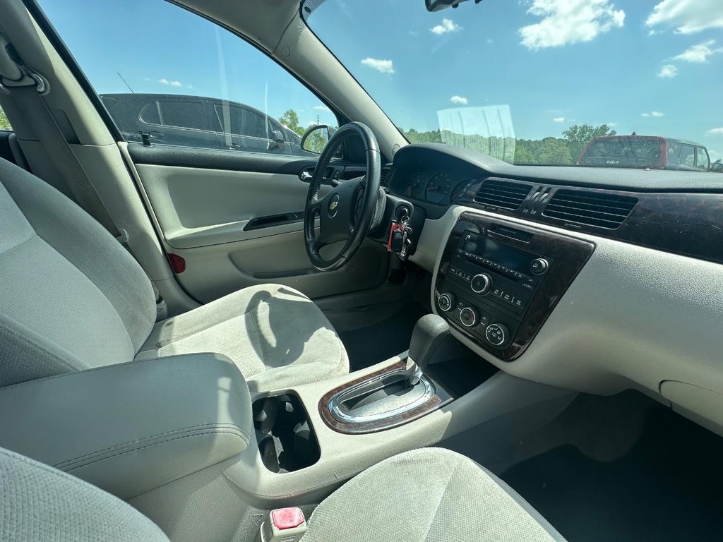 Chevrolet Impala Limited Vehicle Full-screen Gallery Image 14