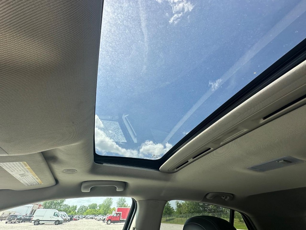 Buick Encore Vehicle Full-screen Gallery Image 17