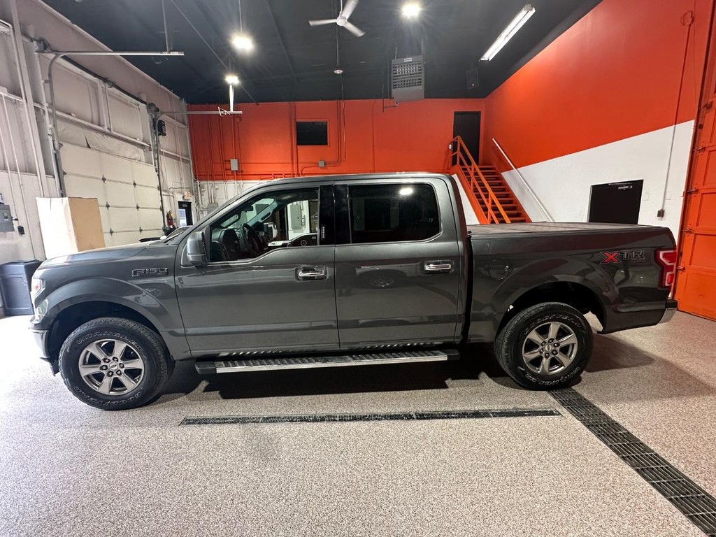 Ford F-150 Vehicle Full-screen Gallery Image 4