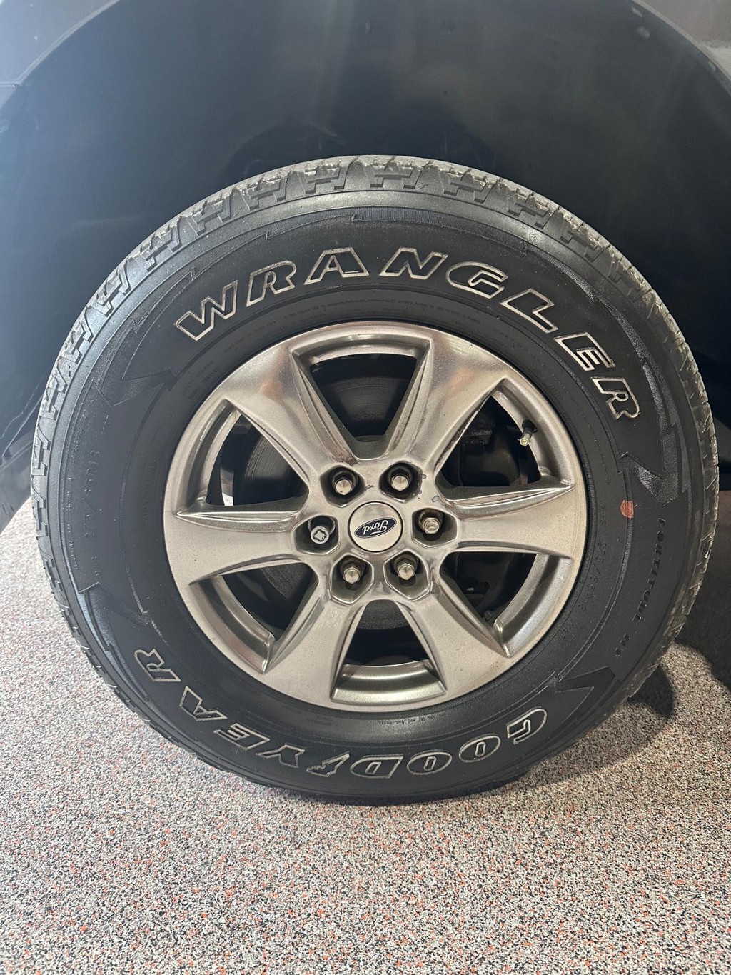 Ford F-150 Vehicle Full-screen Gallery Image 7