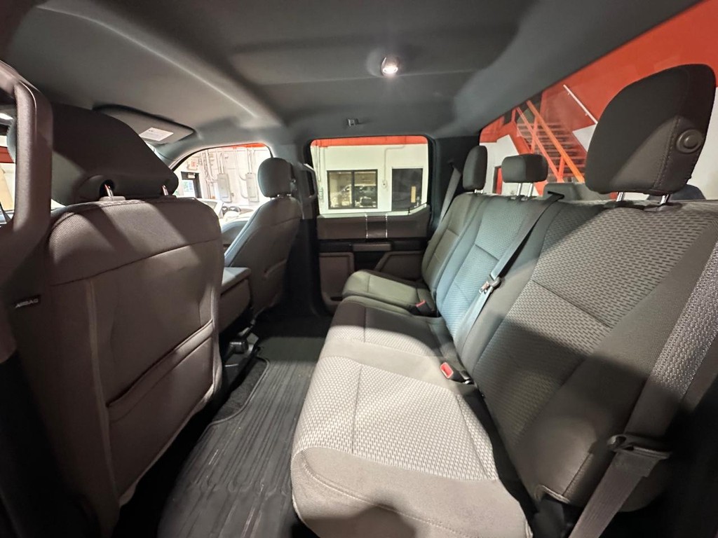 Ford F-150 Vehicle Full-screen Gallery Image 10