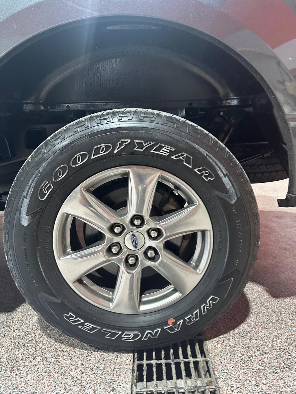 Ford F-150 Vehicle Full-screen Gallery Image 12