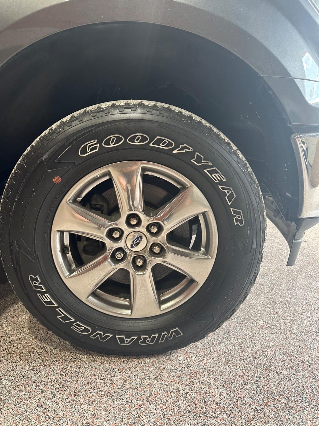 Ford F-150 Vehicle Full-screen Gallery Image 13