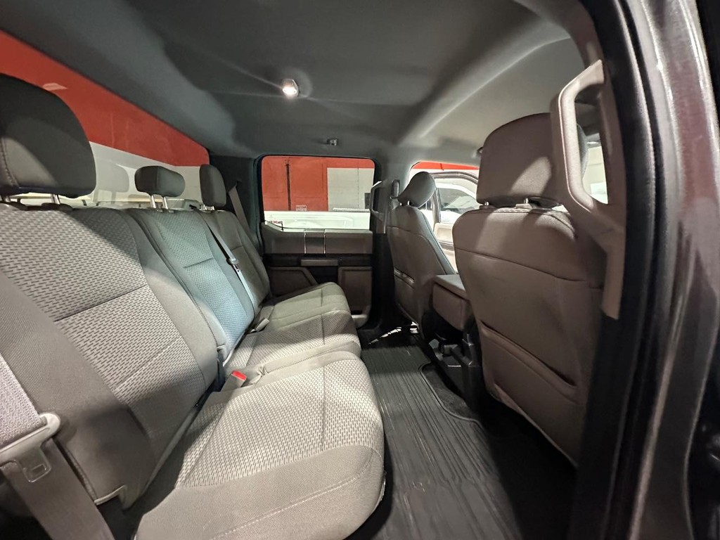 Ford F-150 Vehicle Full-screen Gallery Image 17