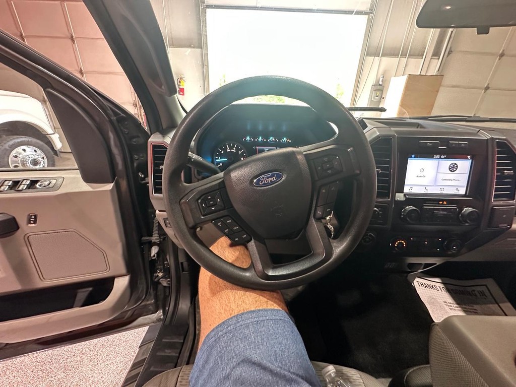 Ford F-150 Vehicle Full-screen Gallery Image 19