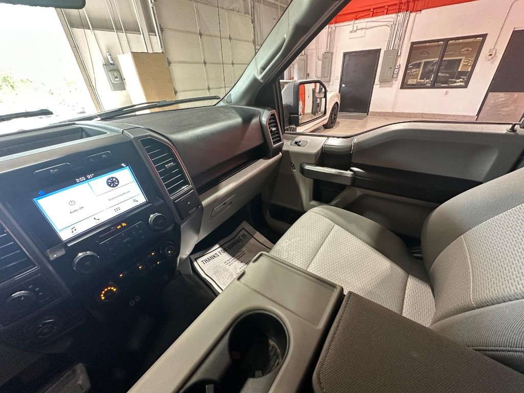 Ford F-150 Vehicle Full-screen Gallery Image 21